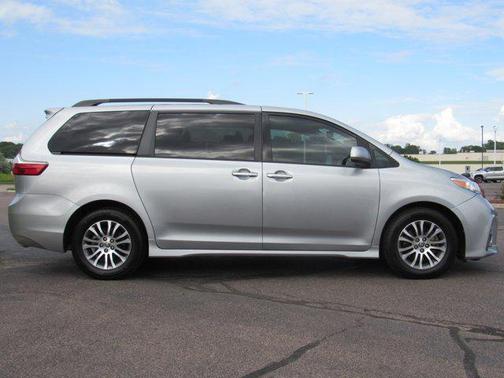2020 Toyota Sienna XLE