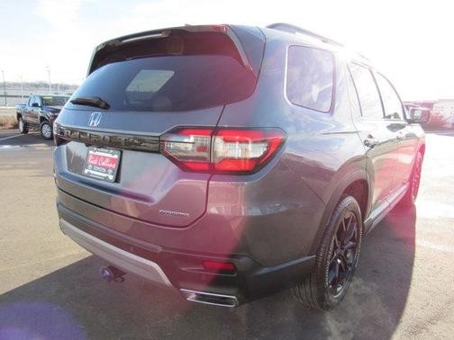 2025 Honda Pilot Touring 8-Passenger