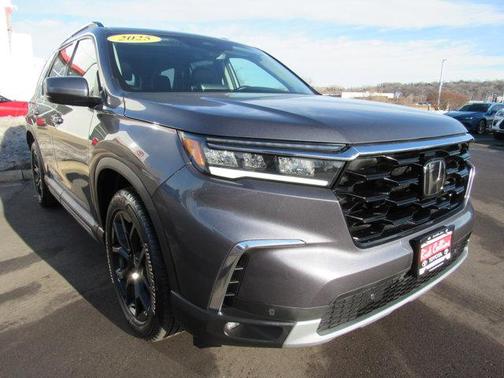 2025 Honda Pilot Touring 8-Passenger