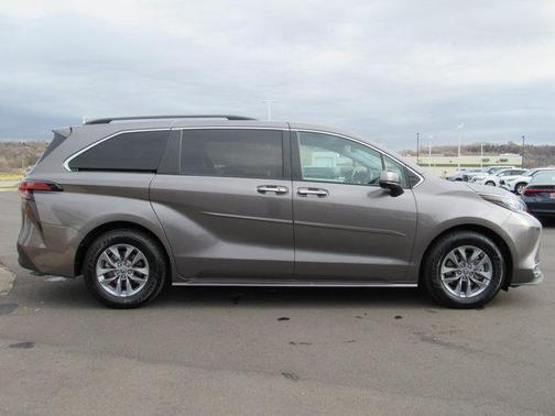 2022 Toyota Sienna XLE