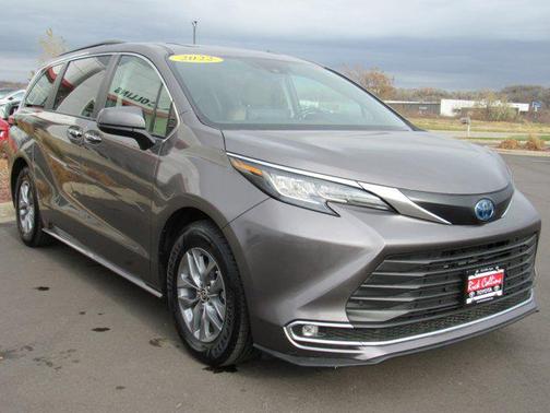 2022 Toyota Sienna XLE