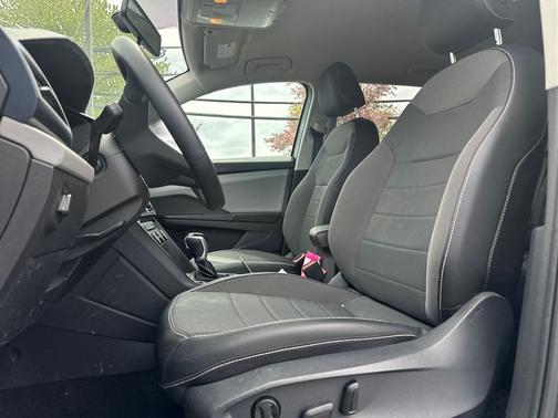 Pyrite Silver Metallic 2022 Volkswagen Taos 1.5T SE