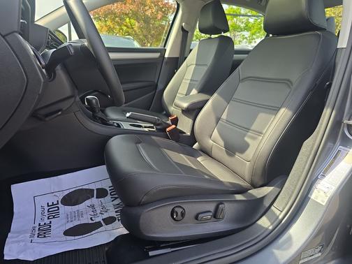 2021 Volkswagen Passat 2.0T SE