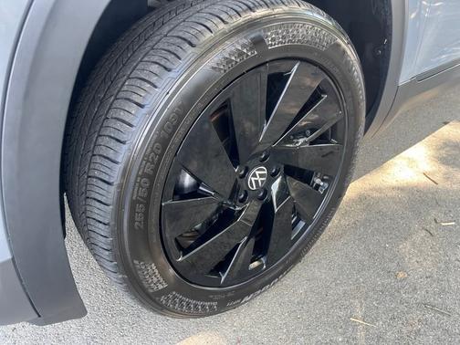 2024 Volkswagen Atlas Cross Sport 2.0T SE w/ Technology