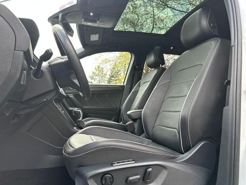 Opal White Pearl Effect 2023 Volkswagen Tiguan 2.0T SEL R-Line