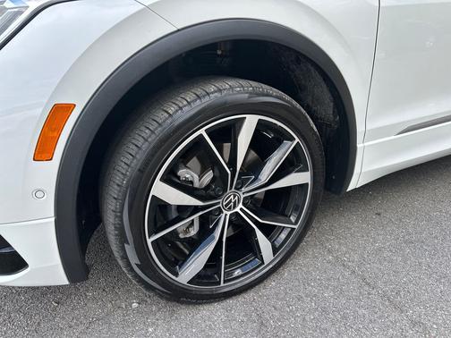 Opal White Pearl Effect 2023 Volkswagen Tiguan 2.0T SEL R-Line
