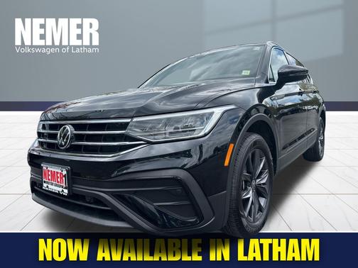 Deep Black Pearl Effect 2023 Volkswagen Tiguan 2.0T SE