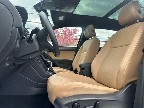 Deep Black Pearl Effect 2023 Volkswagen Tiguan 2.0T SE