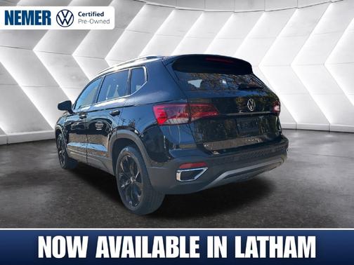 Deep Black Pearl Effect 2023 Volkswagen Taos 1.5T SE
