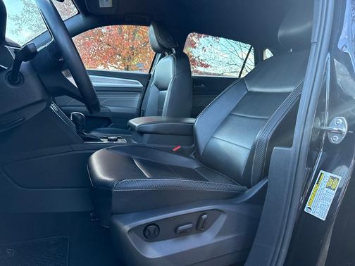 2022 Volkswagen Atlas Cross Sport 3.6 V6 SE w/ Technology