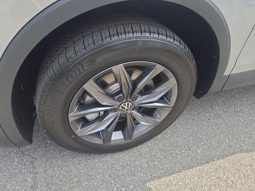 2024 Volkswagen Tiguan 2.0T SE
