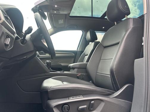 Platinum Gray Metallic 2023 Volkswagen Atlas 3.6 SEL