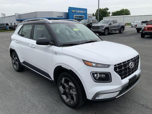 Lunar White w/Black Roof 2024 Hyundai VENUE Limited