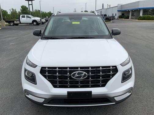 Lunar White w/Black Roof 2024 Hyundai VENUE Limited