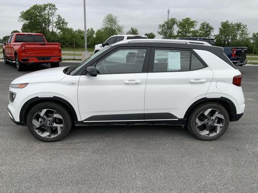 Lunar White w/Black Roof 2024 Hyundai VENUE Limited