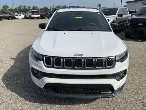 Bright White Clearcoat 2023 Jeep Compass Latitude Lux