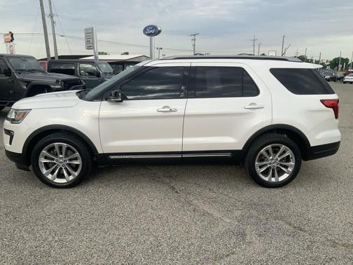 White Platinum Metallic Tri-Coat 2018 Ford Explorer XLT