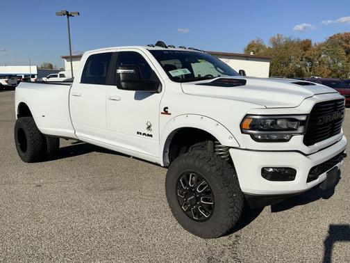 2023 RAM 3500 Laramie Crew Cab 4x4 8' Box