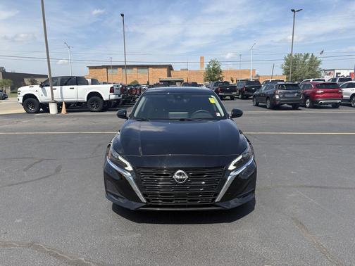 Super Black 2023 Nissan Altima 2.5 SV