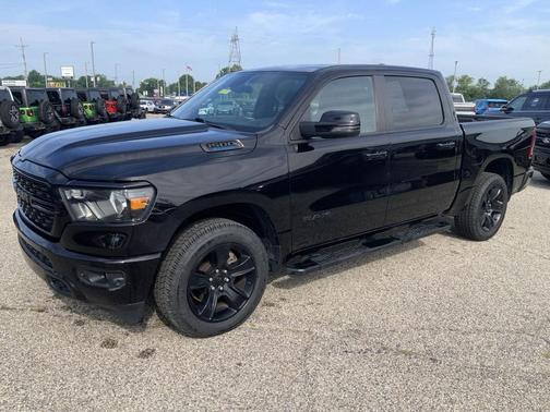 Diamond Black Crystal Pearlcoat 2023 RAM 1500 Big Horn/Lone Star