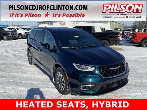 2025 Chrysler Pacifica Hybrid Select