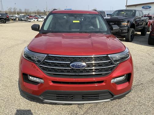 Rapid Red Metallic Tinted Clearcoat 2022 Ford Explorer XLT