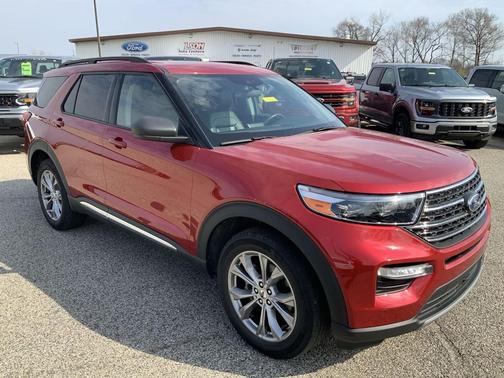 Rapid Red Metallic Tinted Clearcoat 2022 Ford Explorer XLT