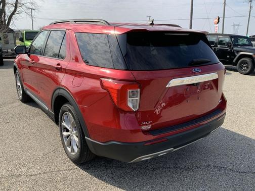 Rapid Red Metallic Tinted Clearcoat 2022 Ford Explorer XLT