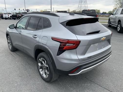 Sterling Gray Metallic 2025 Chevrolet Trax LT