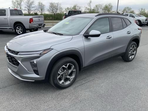 Sterling Gray Metallic 2025 Chevrolet Trax LT