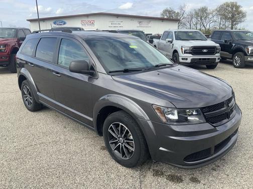 Granite Pearlcoat 2018 Dodge Journey SE