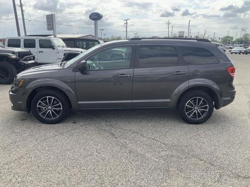Granite Pearlcoat 2018 Dodge Journey SE