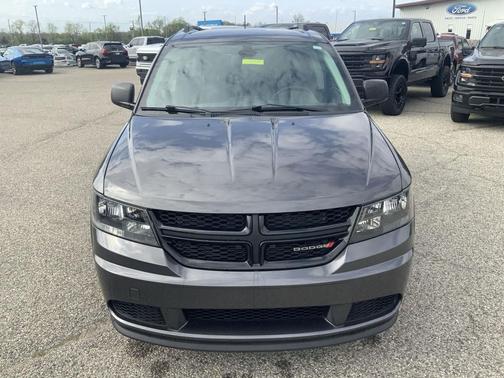 Granite Pearlcoat 2018 Dodge Journey SE