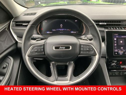 Diamond Black Crystal Pearlcoat 2022 Jeep Grand Cherokee L Laredo