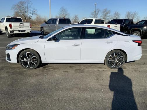 2024 Nissan Altima SR FWD