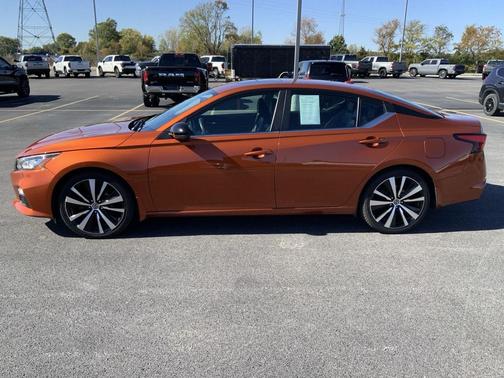 2020 Nissan Altima SR FWD