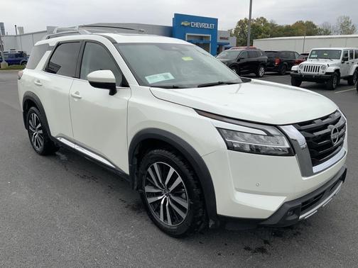 2023 Nissan Pathfinder Platinum 4WD