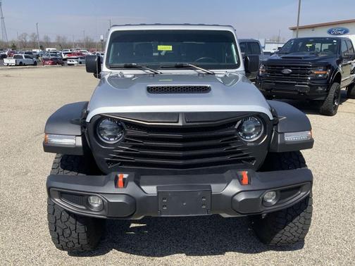 Silver Zynith Clearcoat 2023 Jeep Gladiator Mojave 4x4