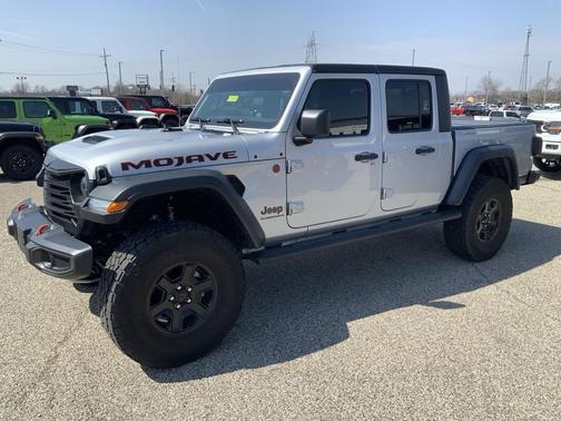 Silver Zynith Clearcoat 2023 Jeep Gladiator Mojave 4x4