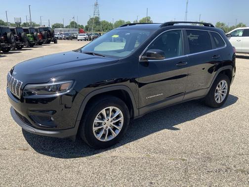 Diamond Black Crystal Pearlcoat 2022 Jeep Cherokee Latitude Lux