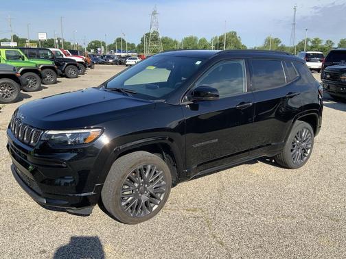 Diamond Black Crystal Pearlcoat 2023 Jeep Compass High Altitude