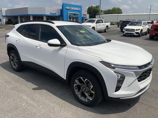 Summit White 2025 Chevrolet Trax LT