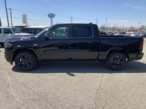 Diamond Black Crystal Pearlcoat 2026 RAM 1500 Big Horn/Lone Star