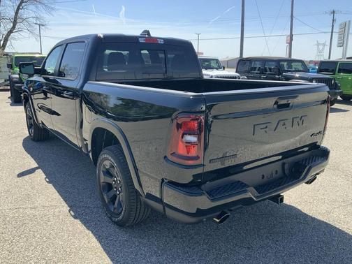 Diamond Black Crystal Pearlcoat 2026 RAM 1500 Big Horn/Lone Star