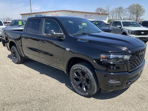 Diamond Black Crystal Pearlcoat 2026 RAM 1500 Big Horn/Lone Star