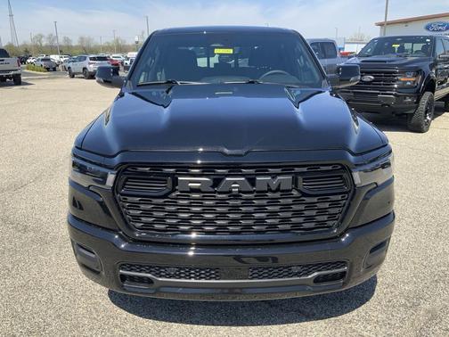 Diamond Black Crystal Pearlcoat 2026 RAM 1500 Big Horn/Lone Star