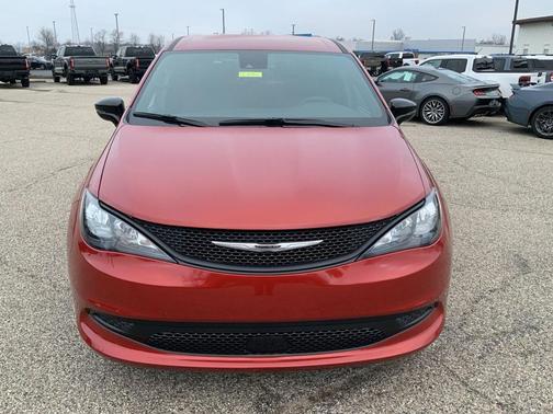 2026 Chrysler Voyager LX