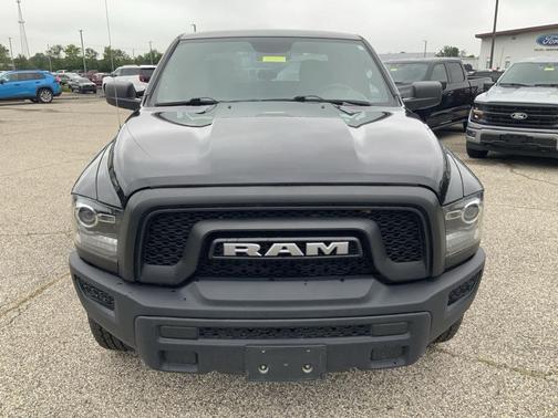 Diamond Black Crystal Pearlcoat 2022 RAM 1500 Classic SLT