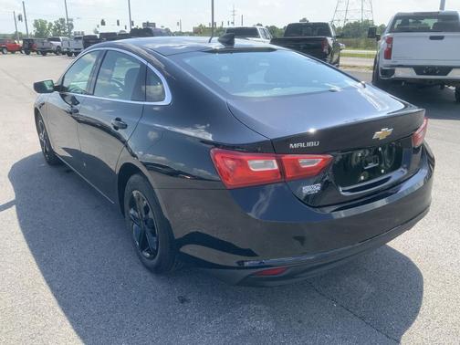 Mosaic Black Metallic 2022 Chevrolet Malibu 1LS