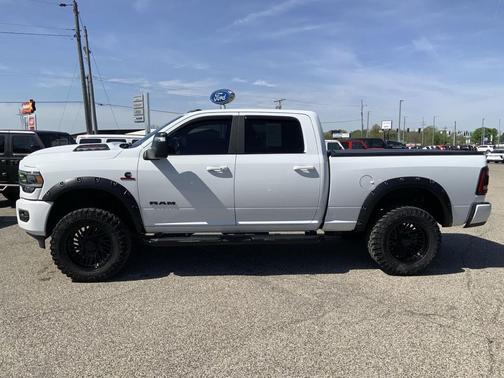 Bright White Clearcoat 2024 RAM 2500 Laramie Crew Cab 4x4 6'4' Box